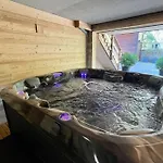 شاليه Chalet Kelly, Au Centre Ville Avec Jacuzzi جوراردُميه