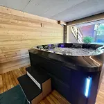 Chalet Kelly, Au Centre Ville Avec Jacuzzi شاليه *