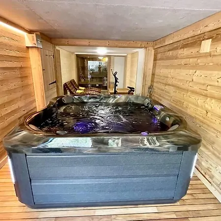 Kelly, Centre / Jacuzzi / Sauna Dağ evi *