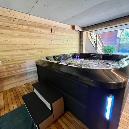 Kelly, Au Centre Avec Jacuzzi & Sauna Chalet *