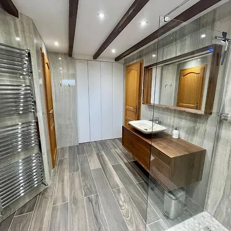 Dağ evi Kelly, Centre / Jacuzzi / Sauna *