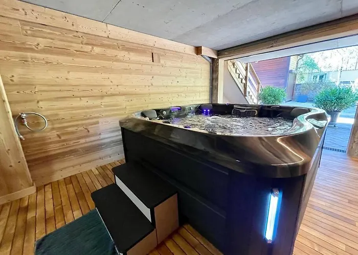 Kelly, Centre / Jacuzzi / Sauna Шале *